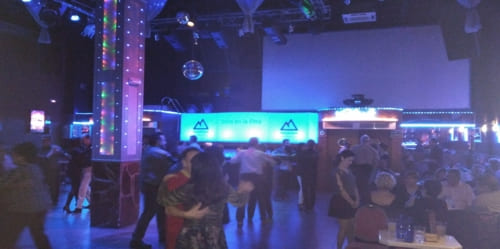 noche de baile en la sala